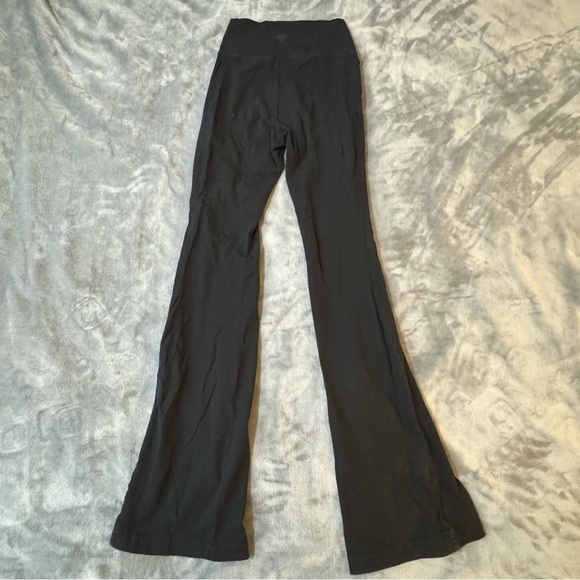 TNA Black Flare Pants

#1238 - Picture 11 of 11